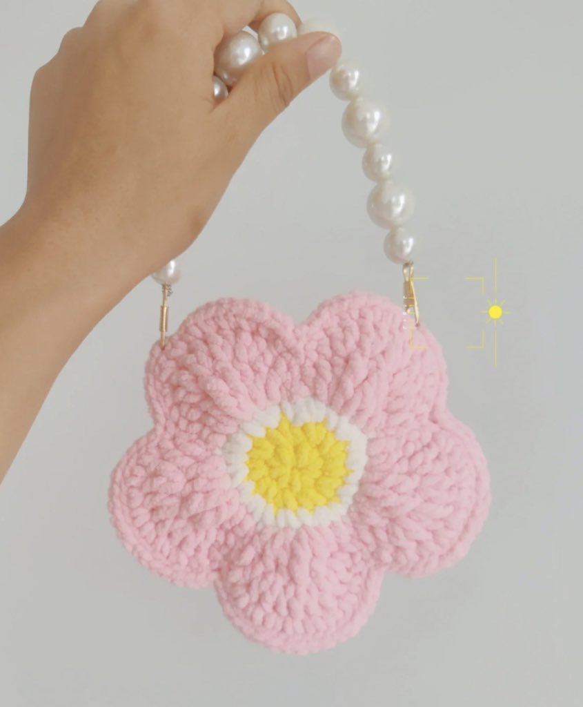 Crochet flower bag made from cotton rope, so cute💕fall in love✨  🌸🌸🌸🌸🌸🌸🌸 Thank you for your orders #crochetflowers #bagpastel… |  Instagram