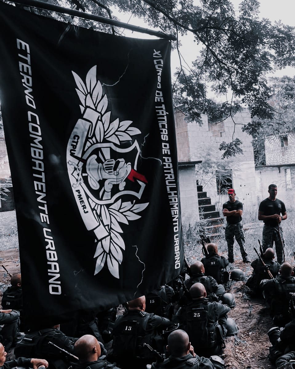 flaviologan01's tweet photo. "A sua força faz de você um guerreiro , mas somente a sua Fé o fará vencedor!"
Boa tarde à todos!
Apoie as Forças de Segurança no seu estado!👍🏻👊🏻
#choque #policial #combatente #urbano #treinodurocombatefácil #warzone #riodejaneiro #sivispacemparabellum #flaviologan https://t.co/2VoAokmxbZ