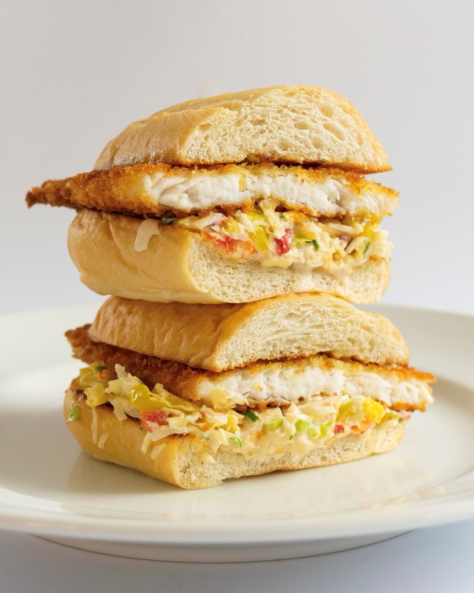 Crispy Fish Sandwich with Pepperjack Cheese Slaw 🥪

With your choice of pan-fried Flounder or #airfried Cod served on a golden grilled Bulkie. This #fish sandy is simply fantastic, and very easy to make at home!

📍 check out the recipe here: bit.ly/3IyLx9j