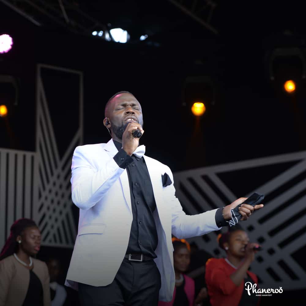 OlweroJohn's tweet photo. Worthy is Your Name, Jesus. You deserve the praise, worthy is Your Name! 

https://t.co/KDvbP7eSCn

#Worship
#Phaneroo 
#LiveNow https://t.co/XuHF5MXkNb