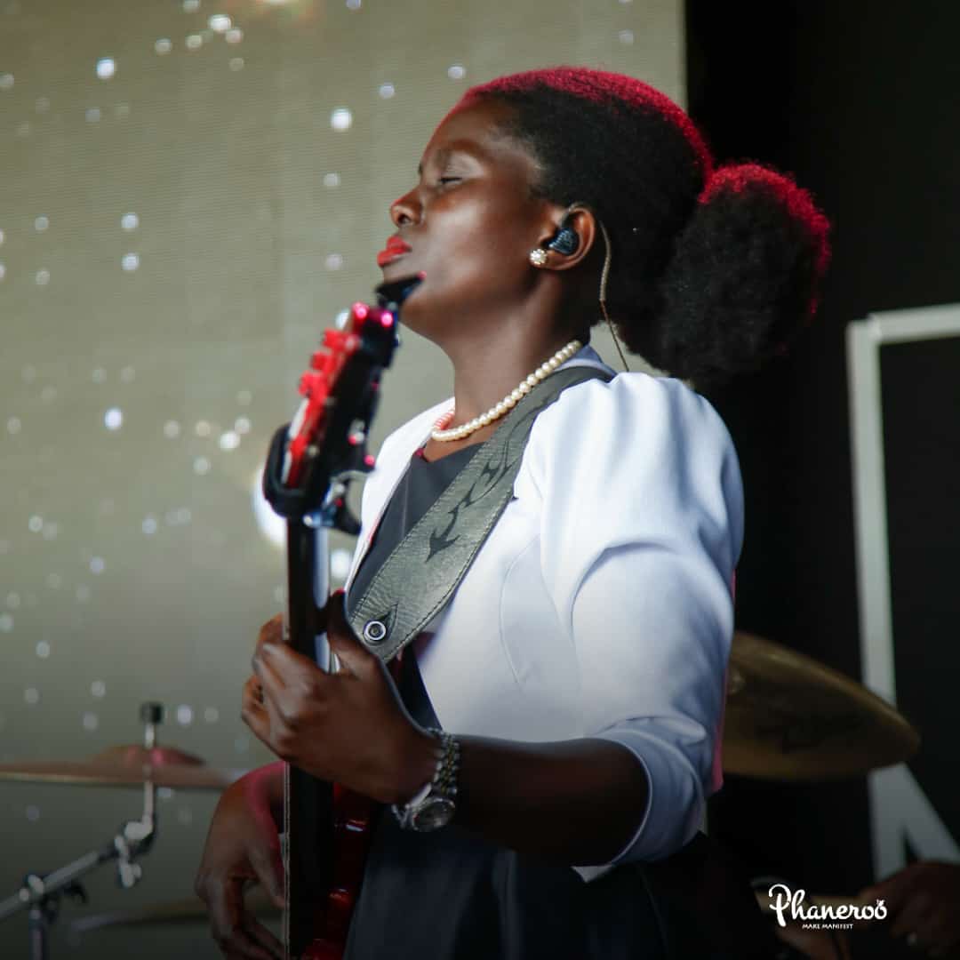 Hearty_Malupe's tweet photo. Be exalted now in the heavens as Your glory fills this place. Jesus, You alone deserve our praise, You're the Name above all names.

https://t.co/Avn6gIvU4r

#Worship
#Phaneroo 
#LiveNow https://t.co/pOkvbqM1Oj