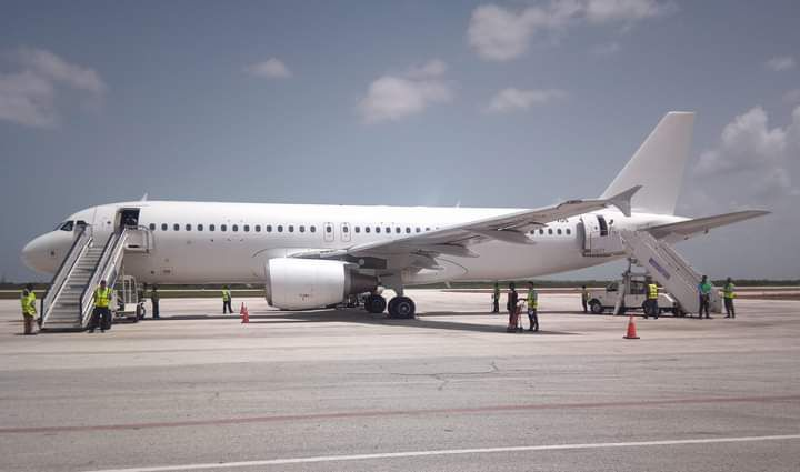 FlconEYES's tweet photo. A320 de #FlyAllWays en #Camagüey operando la ruta #Paramaribo-#Camagüey
Jul-2022 https://t.co/O0ej5zzD3H