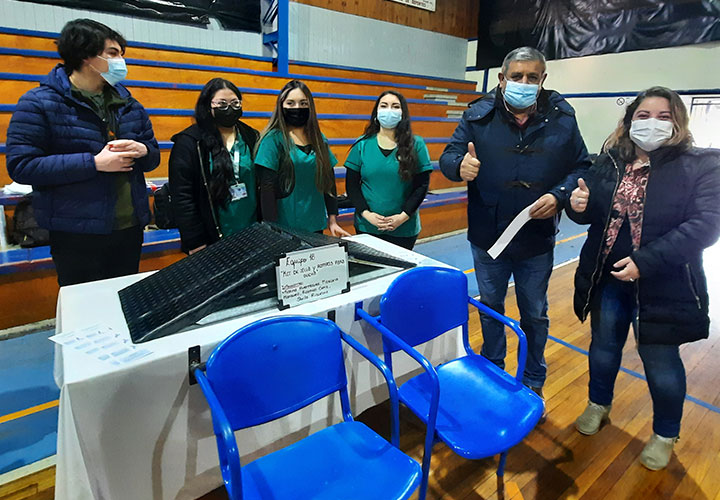 UC_Temuco's tweet photo. 50 familias de #Freire resultaron beneficiadas a través del programa #InnovaInclusión ejecutado por estudiantes de #Diseño y #TerapiaOcupacional de la @UC_Temuco. 

#SomosDesarrolloRegional #SomosUCT 
Ver nota completa: https://t.co/K6XUxJf06B https://t.co/cttKyr3PI1