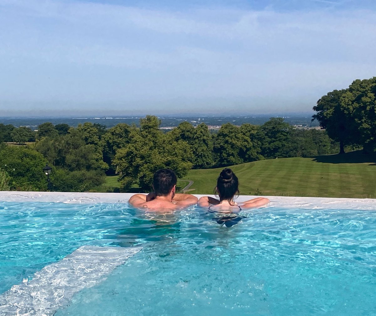 🏡IN RESIDENCE: A home from home community workspace. New LIMITED package including spa now available!

If the thought of starting off your working day with time in our infinity pool appeals, then click the link below: 

shrigleyhallhotelandspa.co.uk/in-residence/
