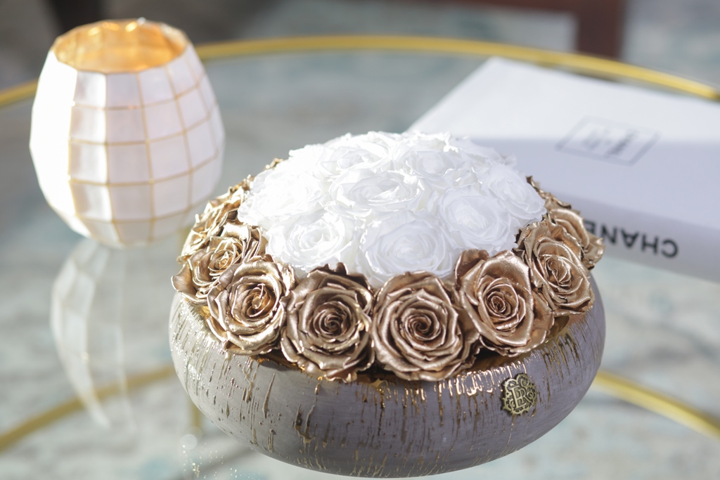 EternalRosesNY's tweet photo. Eternal Rose centerpieces make a fashion statement in any home! No wonder why our Floral Centerpieces are chosen by interior designers in their design spaces! Get this must have item for your home today by visiting us online at https://t.co/cycRKVbWMt or calling (888) 440-2255! https://t.co/RXAT9A1m5X