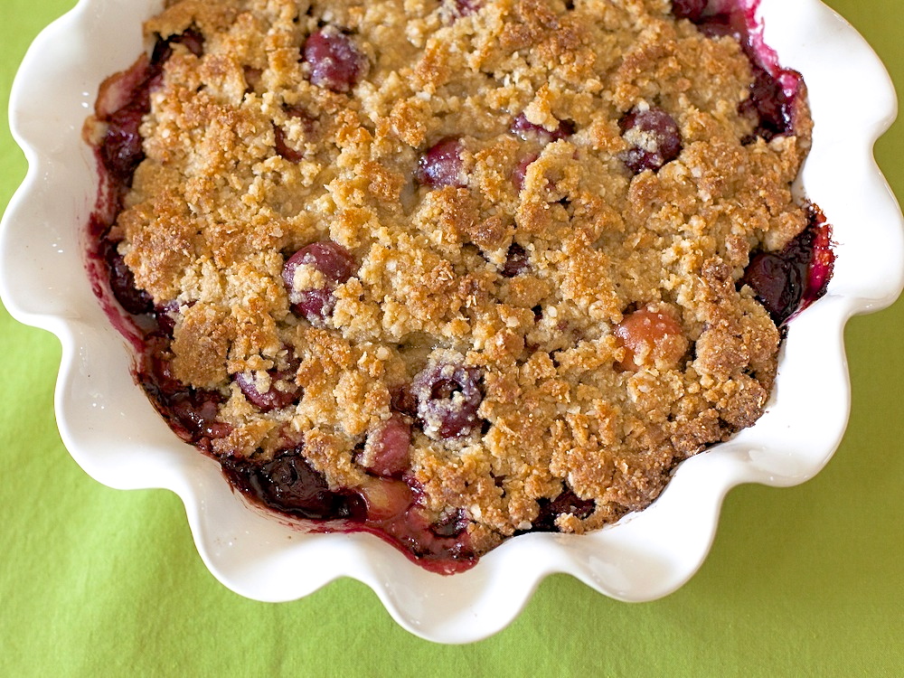 🍒  Time to make the Cherry Crisp 🍒 
fountainavenuekitchen.com/cherry-crisp-g… #fountainavenuekitchen #cherryseason #crisps #yum #picoftheday #summerbaking