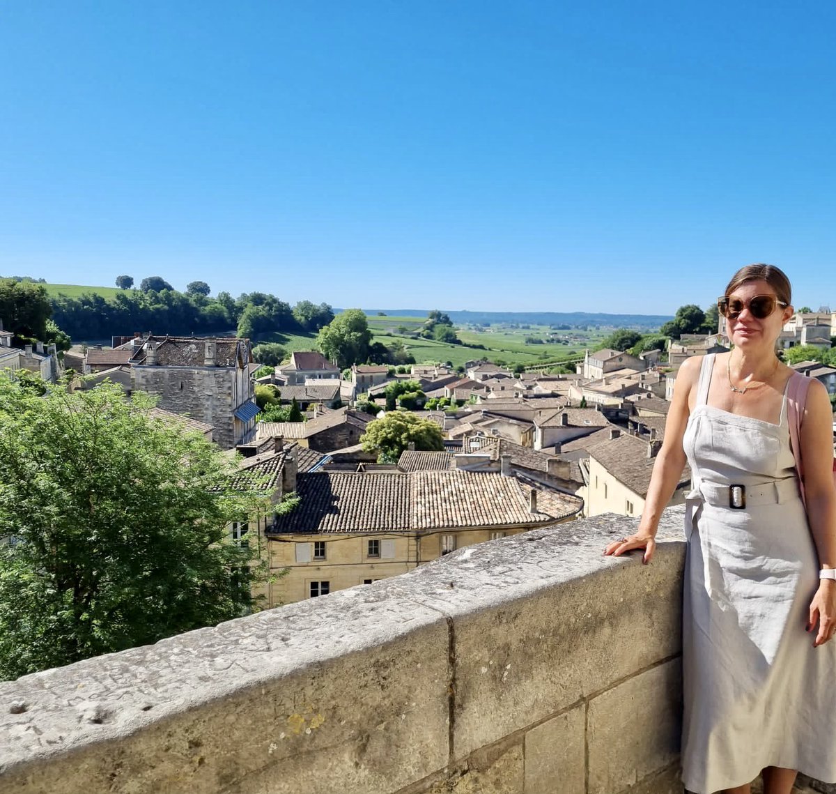 goldennotebook's tweet photo. Day 3 of my French immersion course at Life in French Bordeauxโ an excursion to St Emillion with my amazing instructor! A stunning village filled with historyโฆ and wine! ๐ท๐ท
#saintemilion #stemillion #French #Bordeaux #France #jaimelafrance #LearningFrench #StudyingFrench https://t.co/mjPUi4Mged