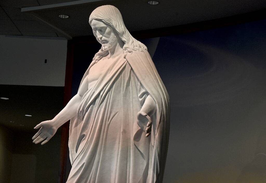 Nice_Matin's tweet photo. En Norvège, une théologienne appelle à désigner Dieu par "iel" https://t.co/yuOZMvy2a3 https://t.co/BrJe2OjHOL