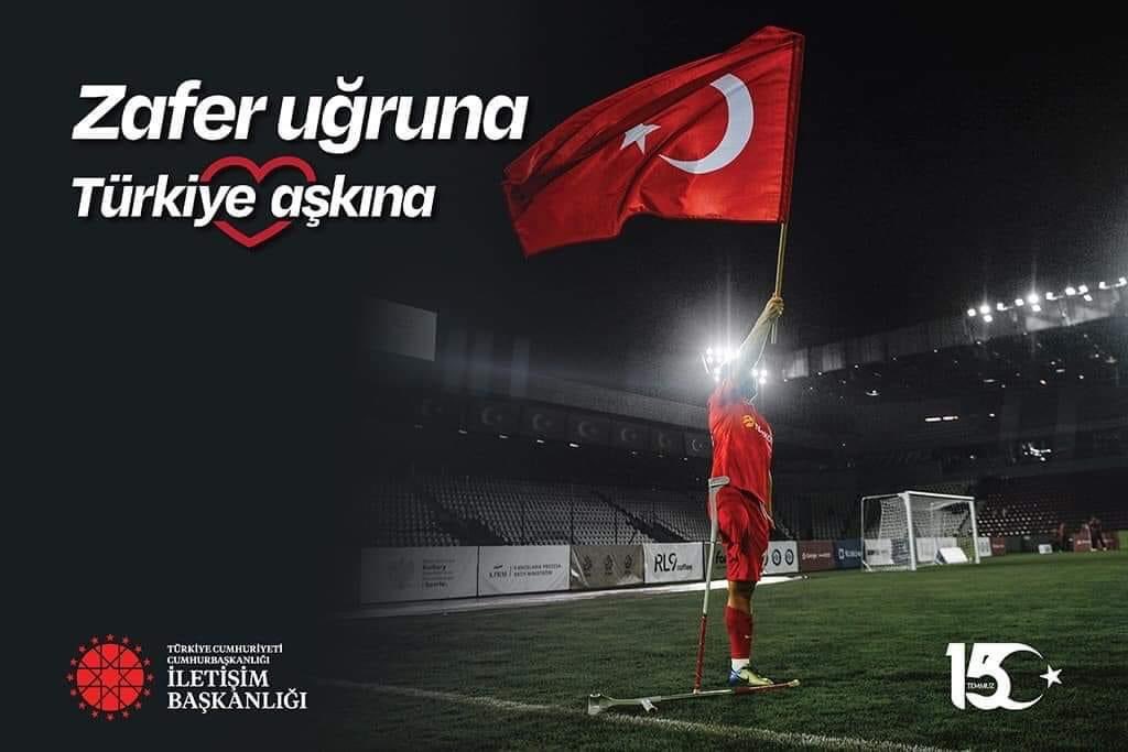 MermerciT's tweet photo. #15TEMMUZ

Vatan uğruna,
Demokrasi uğruna,
Zafer uğruna,
Ay yıldız uğruna,
#Türkiyeaşkına 🇹🇷 https://t.co/2V33JfGU0K