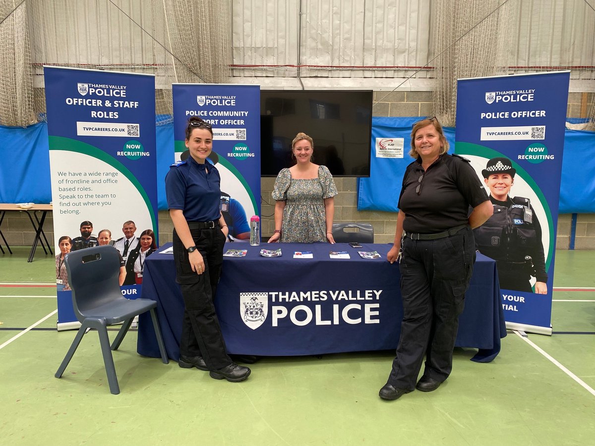 TVP_BerksEast's tweet photo. PCSO Megan Gormley &amp; colleagues have been at a careers event at Slough &amp; Eton school. Megan is new to the team &amp; been talking to pupils about her experience of joining TVP.
We are recruiting - Join our team and help protect our communities. https://t.co/IweZhoPRf3 #proudtobeTVP https://t.co/2St1987QcZ