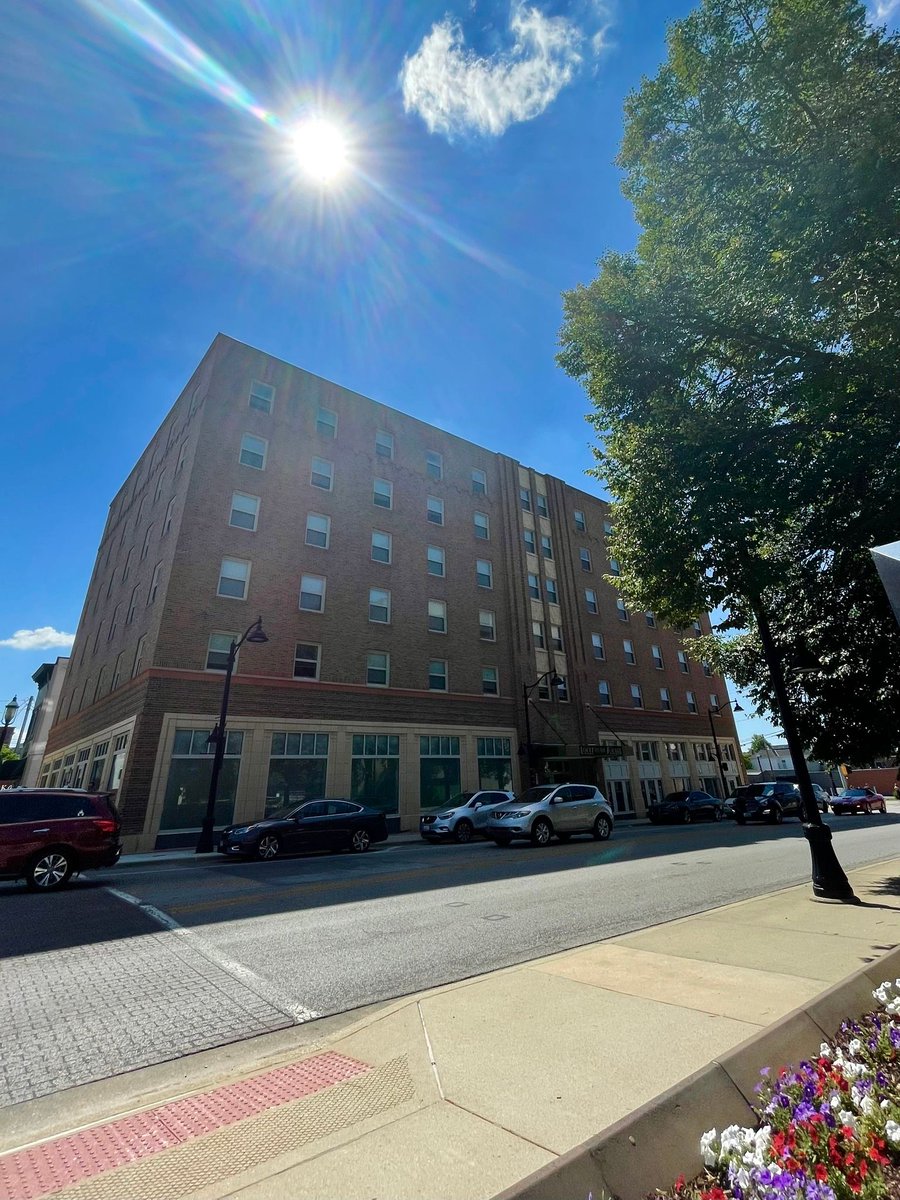 ILHousing's tweet photo. Congratulations &amp; thanks to the Southwestern Illinois Development Authority, @Bywater_Dev, @Holland_CS, @senatorbelt, @Belleville_ILL Mayor Patty Gregory, Former Belleville Mayor Mark Eckert and all that helped make Lofts on the Square in Belleville a reality! 
#affordablehousing https://t.co/24eT5bivqz