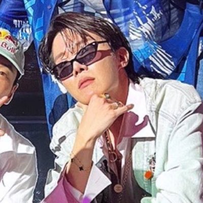 kookoo_061313's tweet photo. DON'T FORGET TO STREAM HIS ALBUM LATER ! #MainCharacterThings #HOSEOK #NewProfilePic https://t.co/F5UGKDmEDa