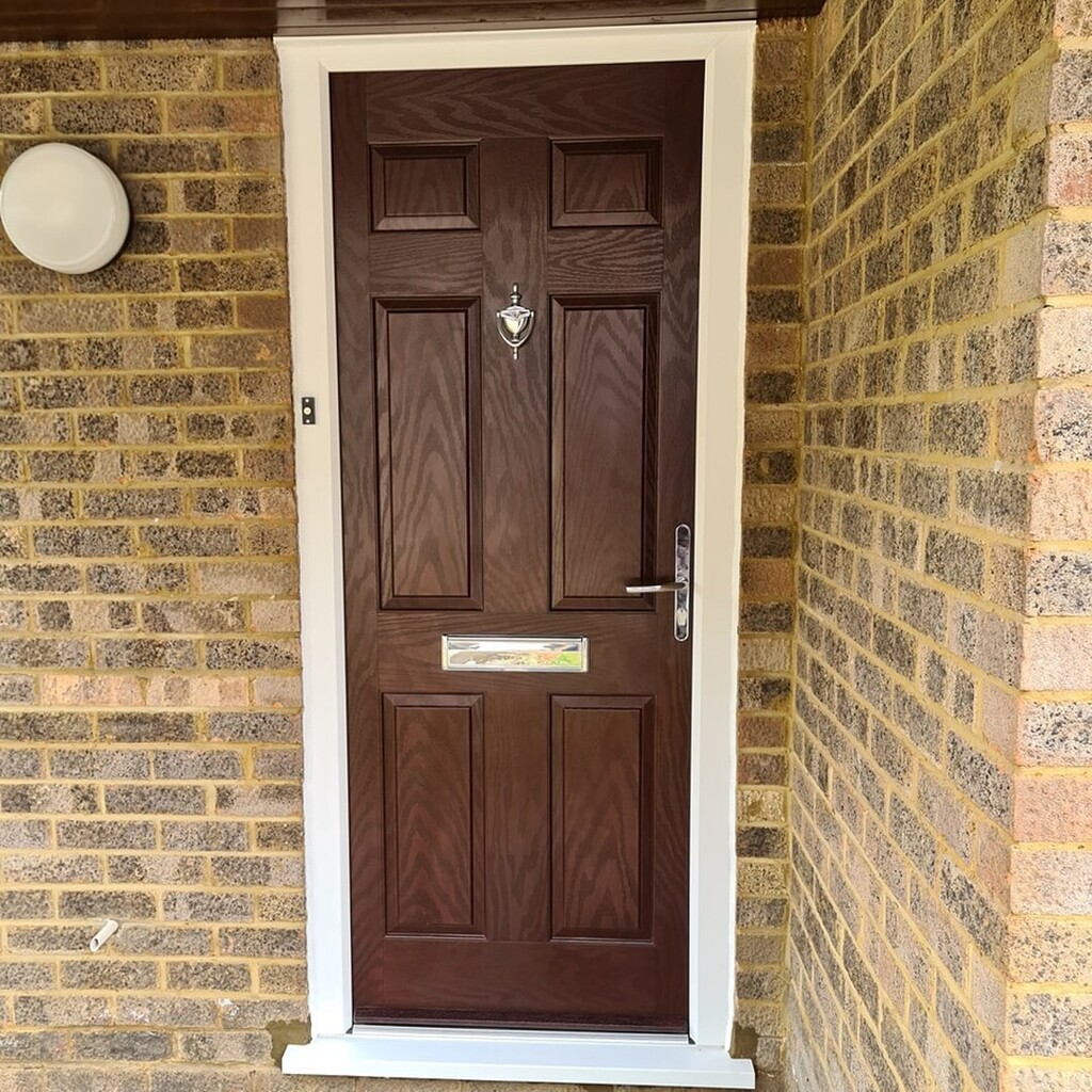 DNKservices's tweet image. New GRP Composite Door, Rosewood colour composite door and White Frame, Composite 6 Solid design, Chrome Lever Handles, Letterbox, Door knocker and Door chain #Kubu Hook locking system with Avocet ATK Cylinder
.
.
#anyralcolour #dnkservices #newcomposite… instagr.am/p/Cf_6D7VIigd/