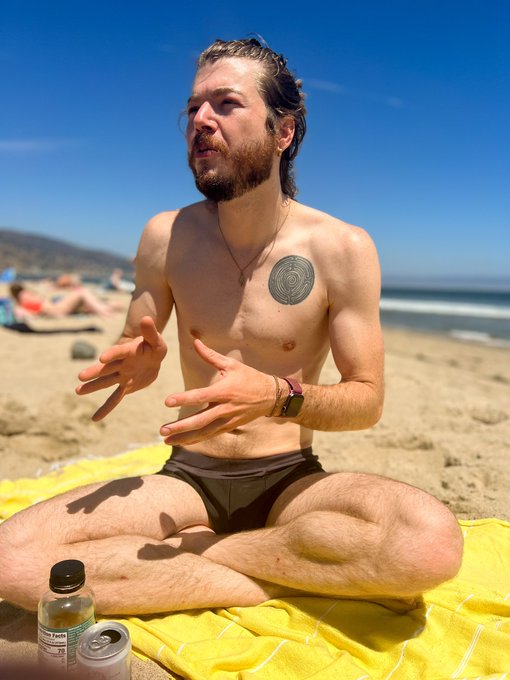 I swear I&rsquo;m not a yoga instructor https://t.co/Sg1y1DjYIU<a href="/tag/bisexual"class="tags"><span>#bisexual</span></a><a href="/tag/nsfw"class="tags"><span>#nsfw</span></a><a href="/tag/damnthatwascold"class="tags"><span>#damnthatwascold</span></a>