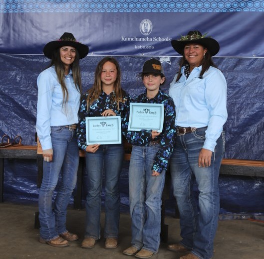 parkerranchinc's tweet photo. Congratulations to our 4th of July Keiki Barrel Race Winners:
1st: Holden and Hayden Onaka at 45.291
2nd: Anaiya Souza and Ava Andrade at 52.306
3rd: Grace Auweloa and Skylar Branco at 67.219 https://t.co/KRRk5lPqc8