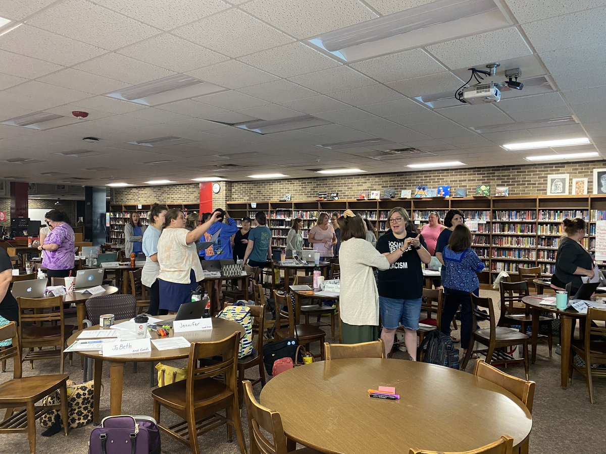 AmyCoxHES3's tweet photo. Knox County teachers are on the “assessment road map” . Assessment has purpose, drives instruction and supports ALL of our students #Reading360 @TNedu @KnoxSchools https://t.co/sLKWVe5LpG