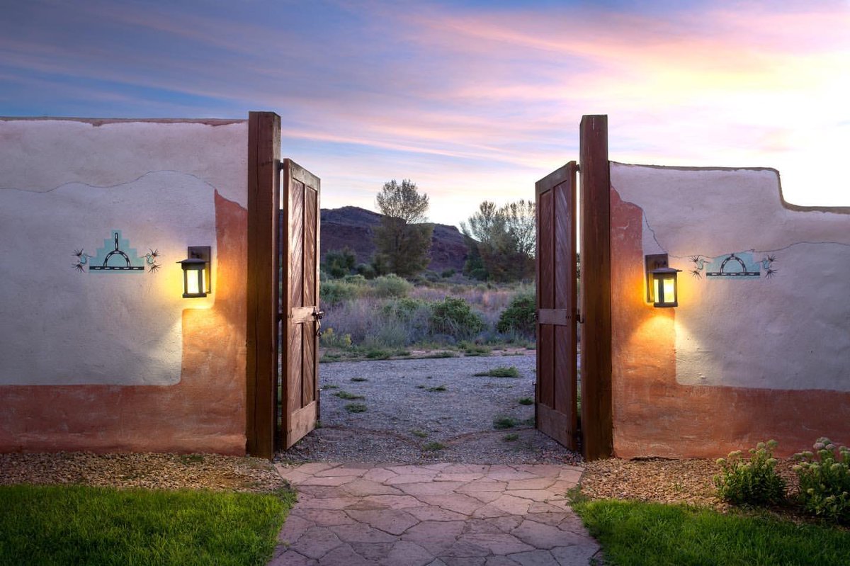 JKPR's tweet photo. CONGRATS to #HyattRegencyTamaya for recently being named a “Smart Stars” winner by @SmartMeetings  -  The resort was recognized in the category of “Best Hybrid Ready Venue” by the publication! 
#smartmeetings #smartstars #hybridmeeting #eventplanning  #desertviews https://t.co/MSO1CKabNX