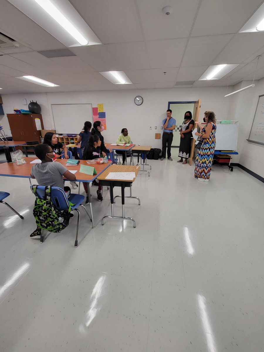 MrsMcEntyreNews's tweet photo. What a way to start the day. @The_Terrace_ES Admin visited our class this morning during arrival. Welcome to Annandale Principal Choate, AP Mr. Pratt and returning AP Ms. Pettie. Day 4 YS students are partnering up to give feedback #fcpsPBL @FCPSR2 @fcpsaap @JackieKwon101 https://t.co/mBH6q4S0z3