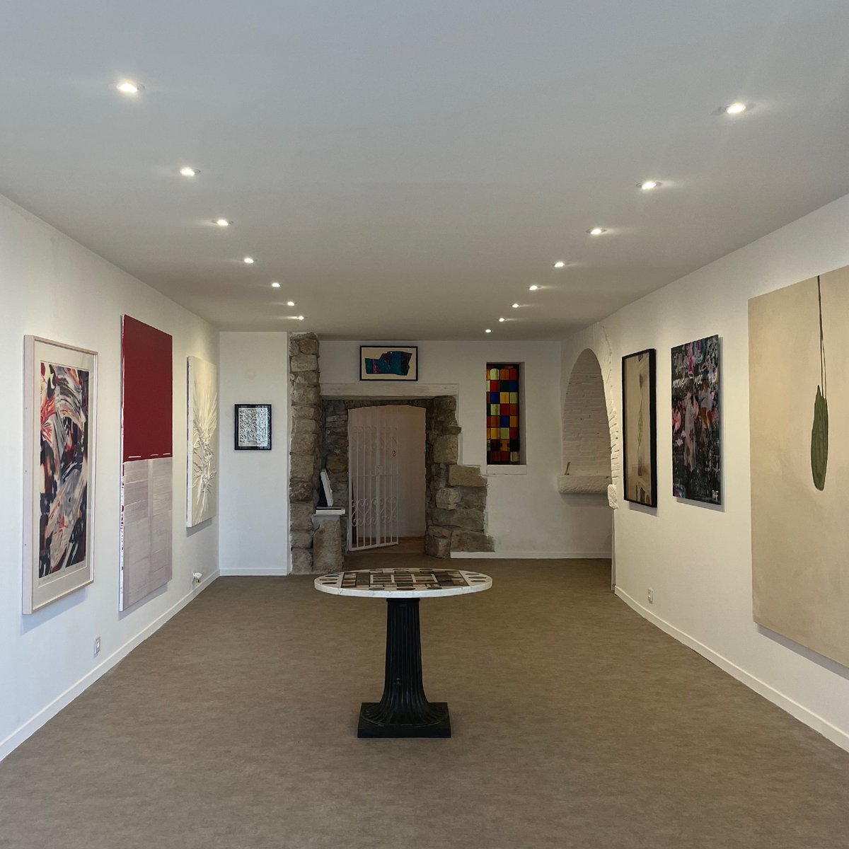 DarmoArt's tweet photo. The Parisian gallery Darmo settles in the historical spaces of the Galerie Gismondi. From July 9 to August 12, you can find the exhibition « A Flavor of Darmo,» a selection of modern and contemporary artists blending genres and eras. (Miró, Swann Ronné, Picasso...) https://t.co/U6rvfumxUM