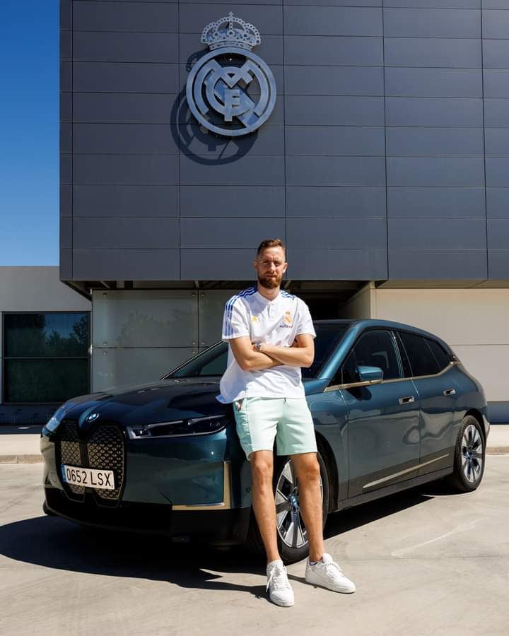 puromadridista3's tweet photo. 👀🚘 Ya llegó Dzanan Musa a conocer su nueva casa!
BMW España | #WelcomeMusa https://t.co/fpzLqXL9do