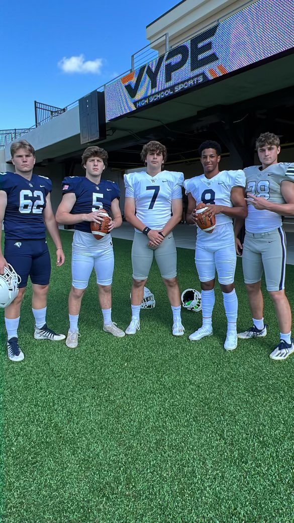 vypehouston's tweet photo. VYPE 2022 Football Photoshoot: We rolling here in Tomball!! @BellvilleSports, @SBS_Athletics, @SouthFootball21 &amp; @Ricky_Ricebird in attendance. #txhsfb https://t.co/IjuEDpt9kL