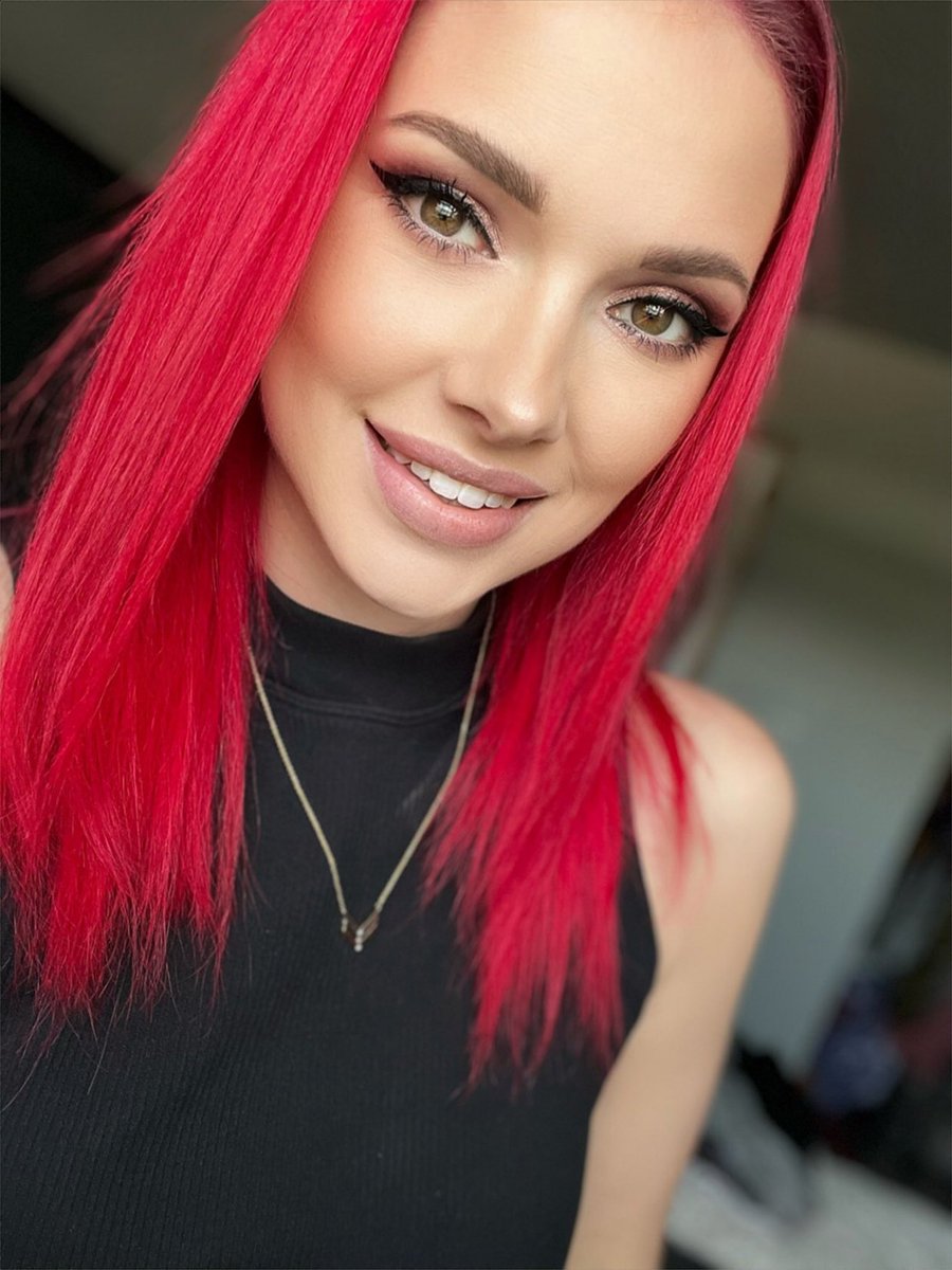gingrbredbeauty's tweet photo. The red is back! Come hang out and #gamble your #channelpoints away! Last #stream of the week, and #giveaway day ! See you soon!

#live in 15 https://t.co/NWBIhBHTl9 

#streamer #twitch #twitchpartner #twitchstreamer https://t.co/6wBqv22AUM
