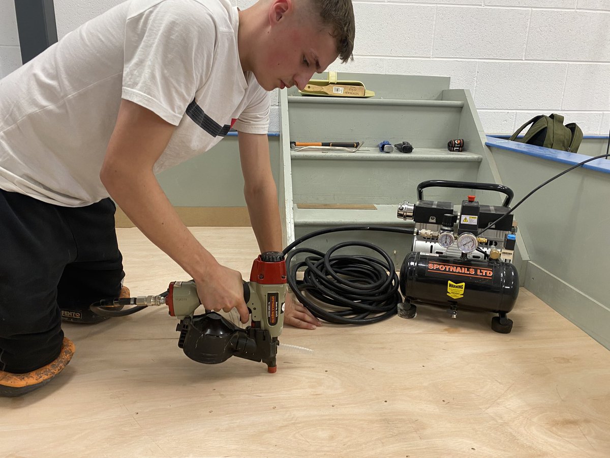Gave the apprentices a little assessment on LVT, which included timber subfloor preparation, setting out, installation including rebevelling, cutting around the archatraves. They have performed AMAZINGLY 🤩
What Do you think??!!@CP_Assessments