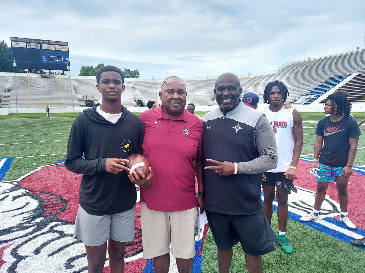 CrosbyChanston's tweet photo. AGTG BLESSED TO HAVE RECEIVED MY FIRST OFFER FROM THE SOUTH CAROLINA STATE UNIVERSITY 🔴🔵 @BennettSwygert @CrosbyCoach @qbcoachrr17 #GoBulldogs https://t.co/0wNWHV79nx