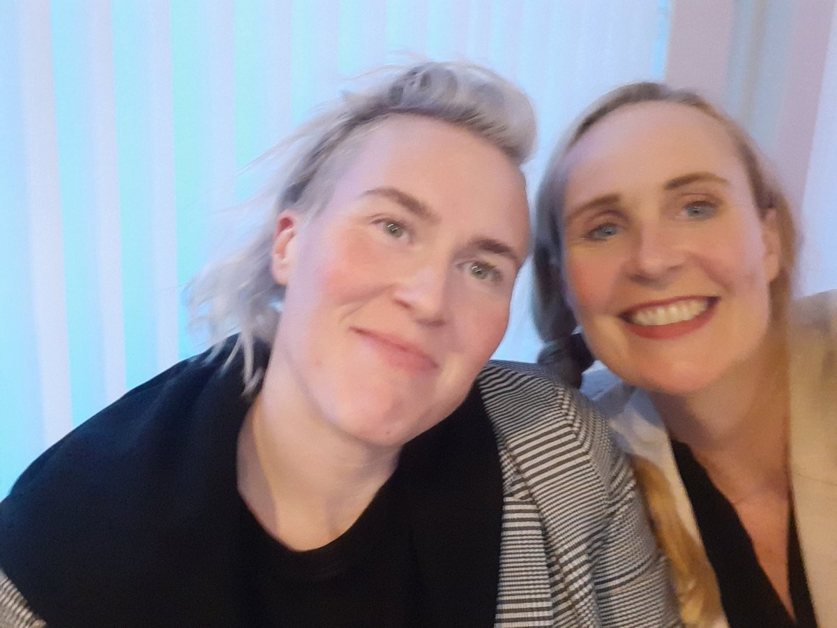 Sandra var aldrei að fara að hleypa þessu neitt. Búin að geyma þessa mynd fyrir verðugt tilefni!  #EMRUV