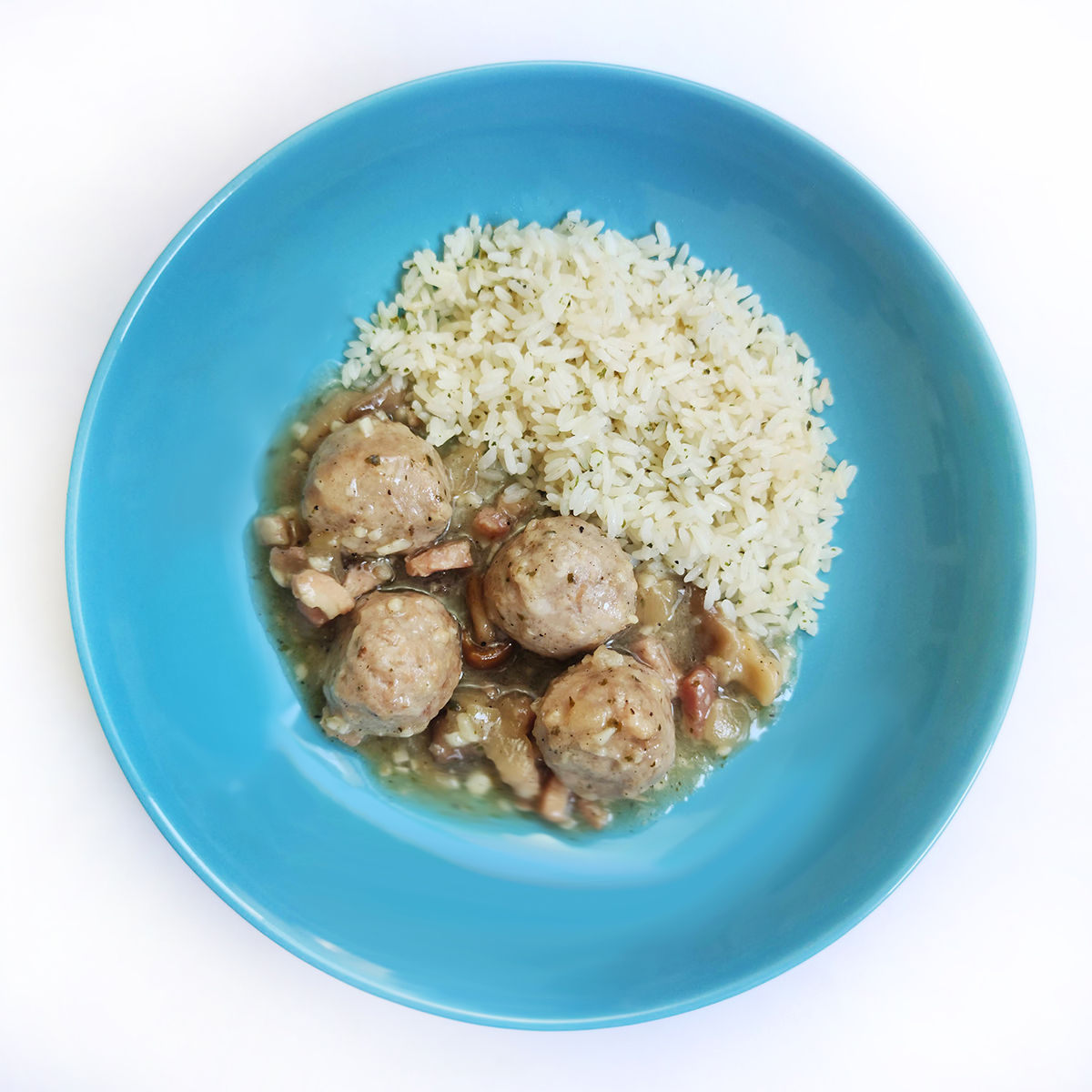 MealSolutionsES's tweet photo. 😋 ALBÓNDIGAS A LA CAZADORA CON ARROZ ➡️ #platosnuevos 

¡Disfruta del verano que nosotros nos encargamos de la comida!

Echa un vistazo a todos nuestros platos preparados frescos... ¡Y olvídate de cocinar!

👉 5€ de descuento en tu primer pedido 👉 CÓDIGO: DESCUENTO5E https://t.co/XBh6R8o3uJ