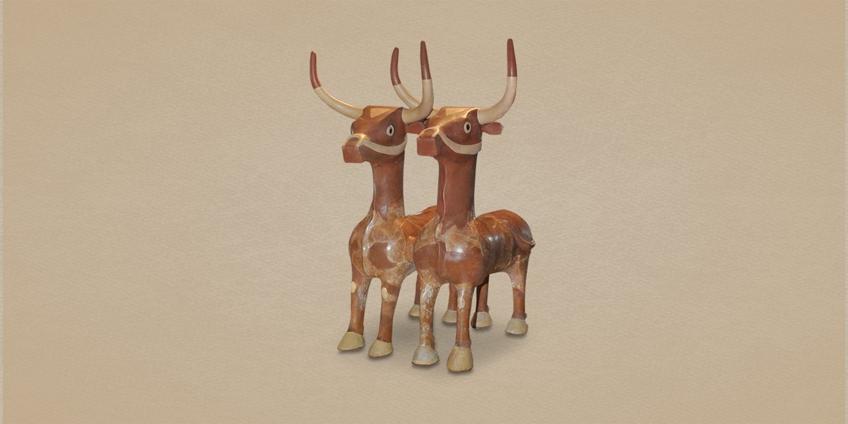 Remember Teshub? These are his sacred bulls named #Hurri and #Serri. Let's give another interesting piece of information: Hurri means night and Serri means day. 
 
It is believed that the bulls pulled the #chariot of the storm god.
(Sivas Archaeology Museum, Sivas)
 
#Türkiye