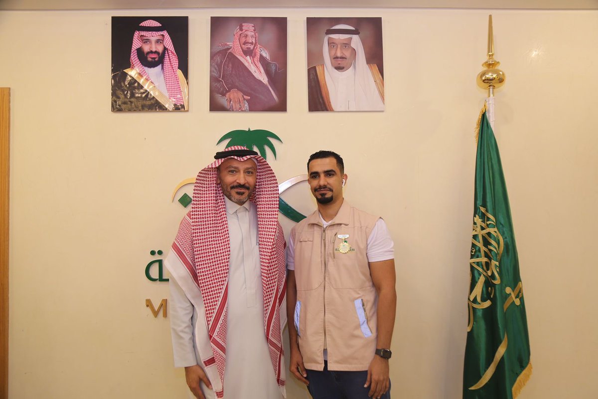 bsdf231's tweet photo. تشرفت اليوم بتكريمي🌟🏅..
 من مدير  عام الشؤون الصحية 
بمنطقة مكة المكرمة  ..
د. وائل بن حمزة مطير  @MotairDr ..

للجهود المبذولة خلال موسم حج 1443.. مع الإدارة الإشرافية بالتطوع الصحي بمكة المكرمة .. https://t.co/IcamBL6T7q