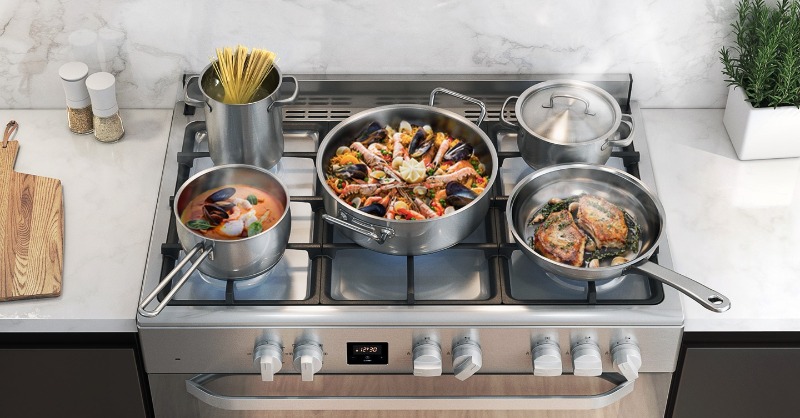 SamsungSA's tweet photo. Cook more, cook fast with the 5 burner #SamsungGasCooker.