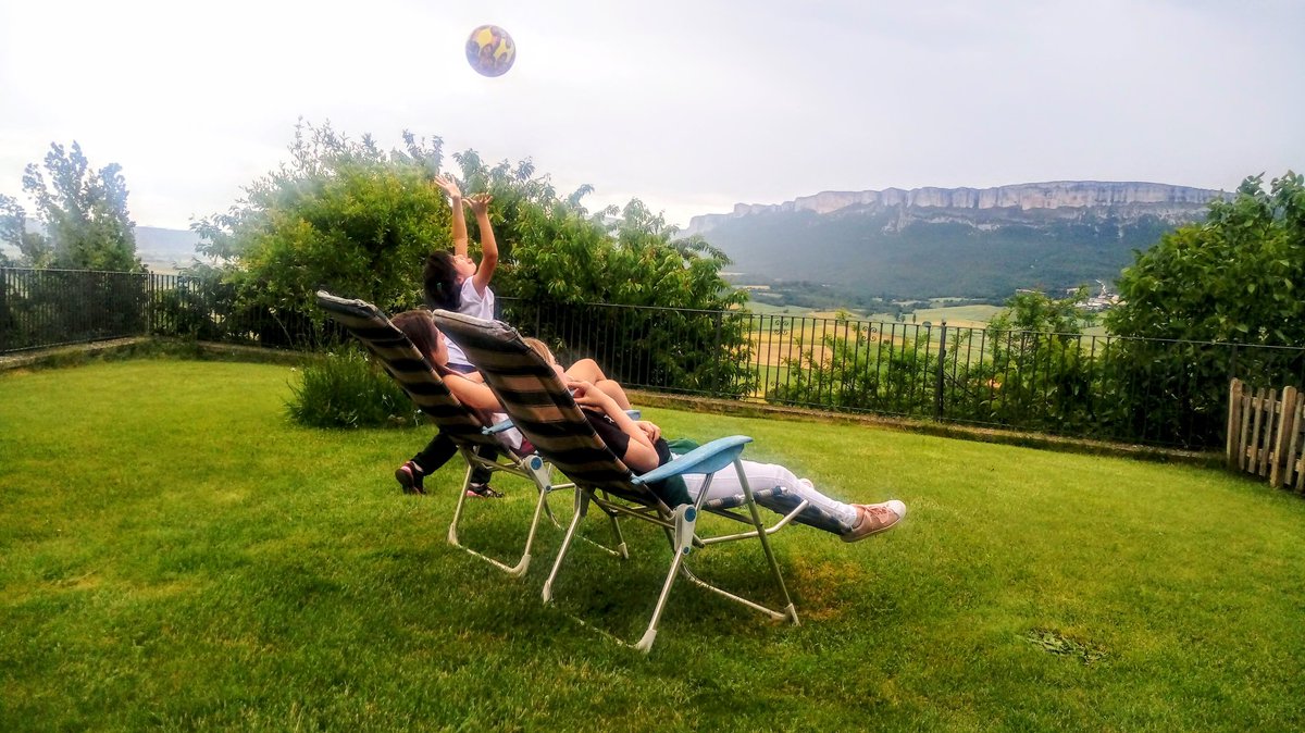 casaruralNavarr's tweet photo. 🏡¿Quieres disfrutar de una #casaruralenNavarra con jardín, porche y barbacoa?

⛱️🍺En #casasrurales Belástegui encontrarás el relax,  el descanso y la comodidad para disfrutar con la #familia o con los amigos.

¡Seguro que tienes algo que celebrar!

https://t.co/vxU7IwXGhB https://t.co/8XxlWIUKA9
