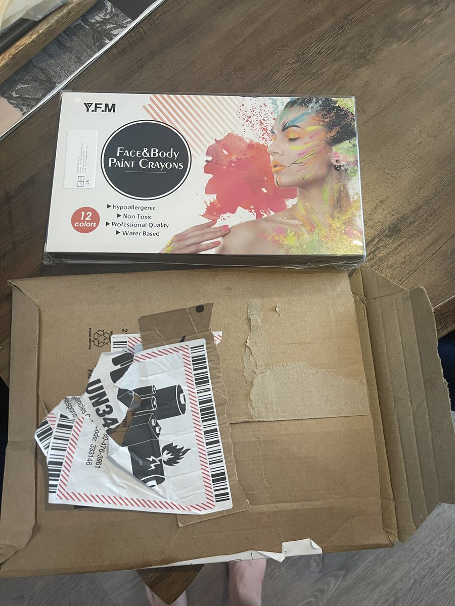 indianamurphy's tweet photo. @AmazonHelp I ordered AirPods for my boyfriends birthday and I got this in the package instead. But they are saying I have to return the item to get a refund and then buy a new item. His birthday is on Monday and I don’t have the money but can’t wait 30 days for the return! https://t.co/ZZa8I5mMcr