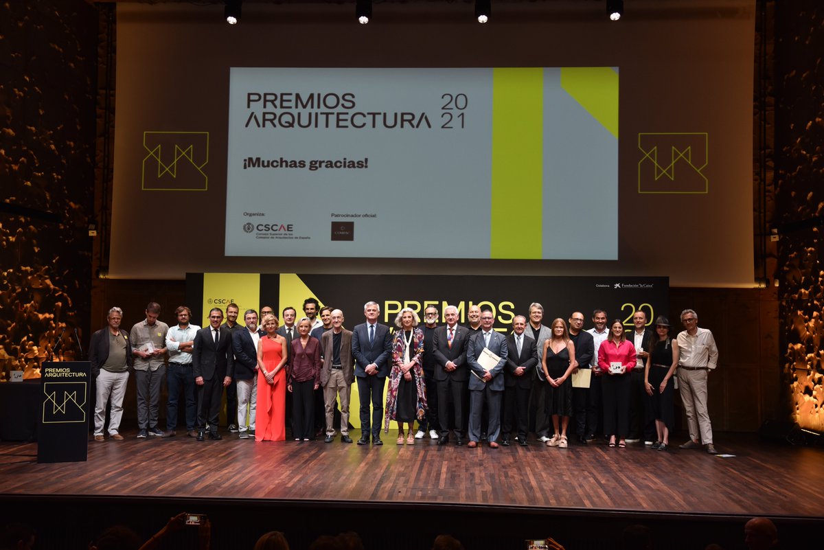 Ayer tuvimos el honor y el placer de recoger el Premio Nacional de Urbanismo 2021 del <a href="/CSCAE/">CSCAE</a> para la Agrociudad Gagarine Truillot en Ivry-sur-Seine  ¡Gracias a todos! <a href="/gpamenagement/">gpamenagement</a>  <a href="/mairieivry/">Ville d'Ivry</a> @villehybride 
bit.ly/3RyIjGD ! 🏆🍾🍾 
#premiosarquitectura2021 #urbanismo