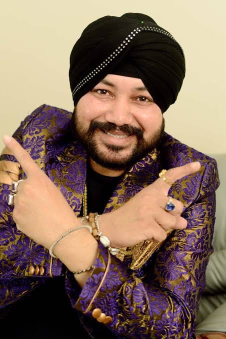ThePuneMirror's tweet photo. #DalerMehndi arrested after court upholds 2-year sentence in human trafficking case registered against him in 2003.
#pune #DalerMehndi #humantracking #bolotararara https://t.co/o8wTbrOJrB