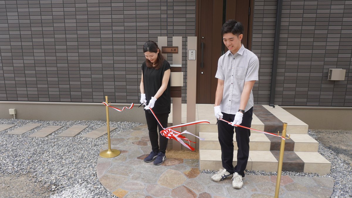 0211_rad's tweet photo. 25歳人生初テープカット

幸せがいっぱい詰まった快適ハイム
常に家に帰りたい！！！！！ https://t.co/cDoBCBxb3x