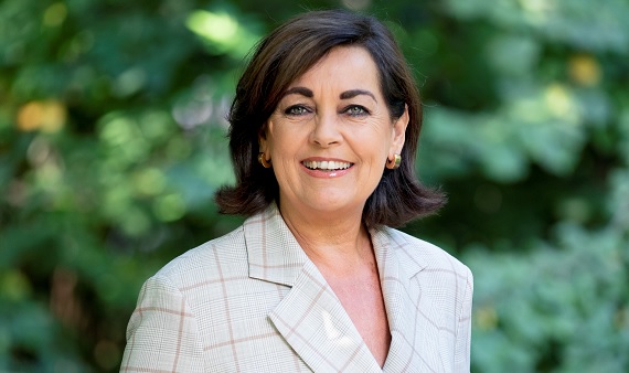 Voorzitter van het College voor de Rechten van de Mens, theologe en programmamaker Jacobine Geel spreekt op 21 september de Willem Arondéuslezing uit in de Grote Kerk in Haarlem. Ze gaat in op de actualiteit, afgezet tegen het leven van Willem Arondéus. bit.ly/3o2PNV0