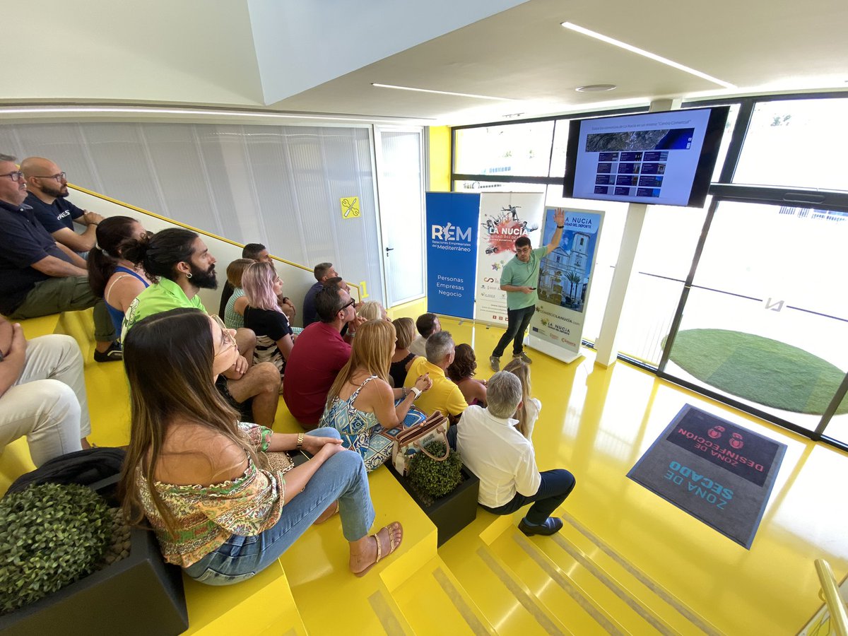 LabNucia's tweet photo. 😃Hoy hemos celebrado el acto del III Aniversario del Lab_Nucia!🔝🔝
✅En este acto, a parte de hacer recopilación de lo ocurrido en este 21-22, hemos presentado el MarketPlace “Comercio La Nucía” y anunciado a los #LabWorkers la suscripción anual gratuita a REM.👏🏻
#MadeByLaNucia https://t.co/TXjNCoFDB2