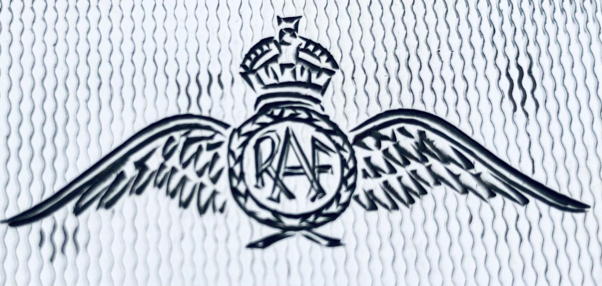 BassetlawA's tweet photo. A George VI silver cigarette case for Squadron Leader Charles Harold Dyson MBE, DFC & Bar. Hallmarked for Birmingham 1940 by Charles Edwin Turner. #RAF #33Squadron #silver https://t.co/SzyMiL4w4m