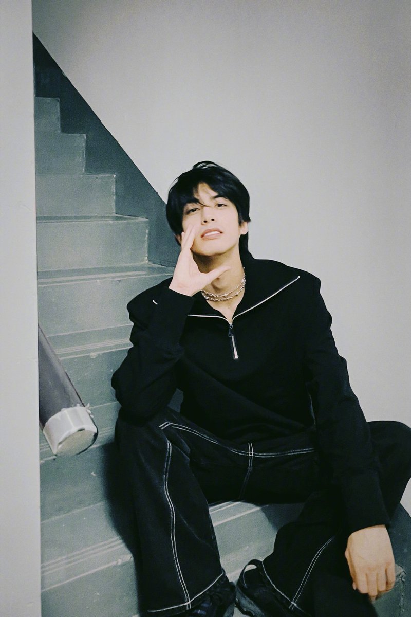 song weilong pics tweet media