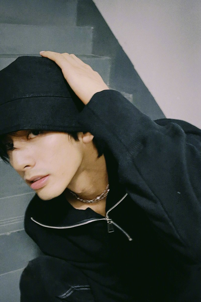 song weilong pics tweet media