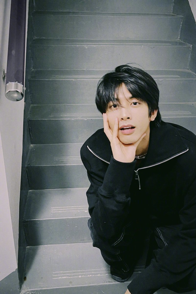 - 220714 -
weibo update 
《 #Songweilong #宋威龙 》