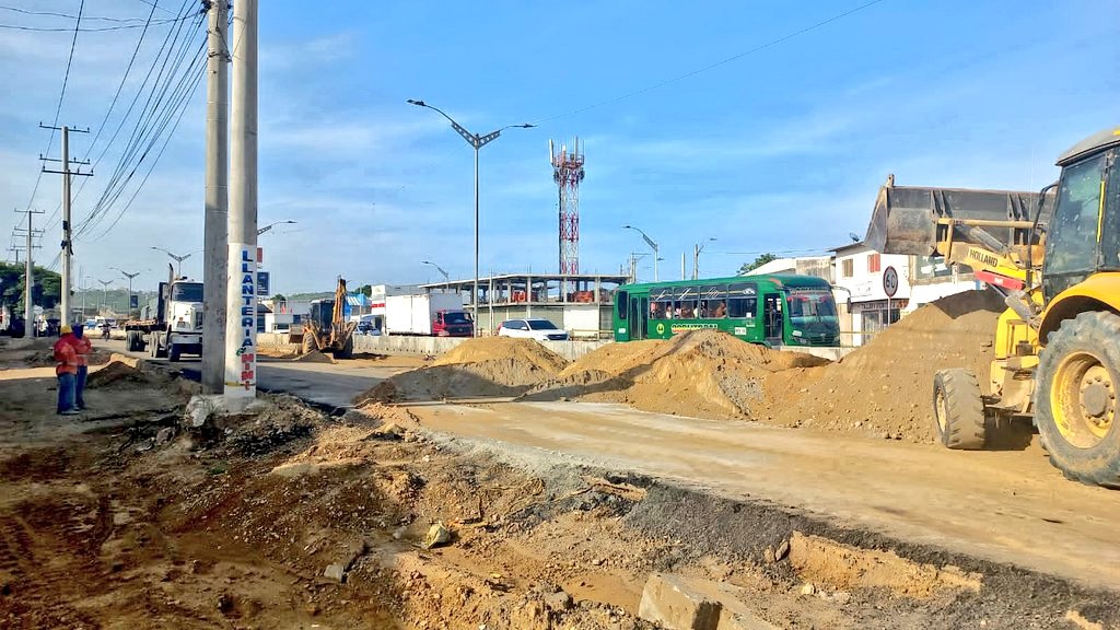 ADI_BQUILLA's tweet photo. Iniciamos el día mostrándote cómo avanzan los trabajos en la avenida Circunvalar.

La maquinaria y el personal que tienen a su cargo la obra trabajan a toda marcha.

Poco a poco vas viendo el resultado de su labor. https://t.co/XjISmdmh11