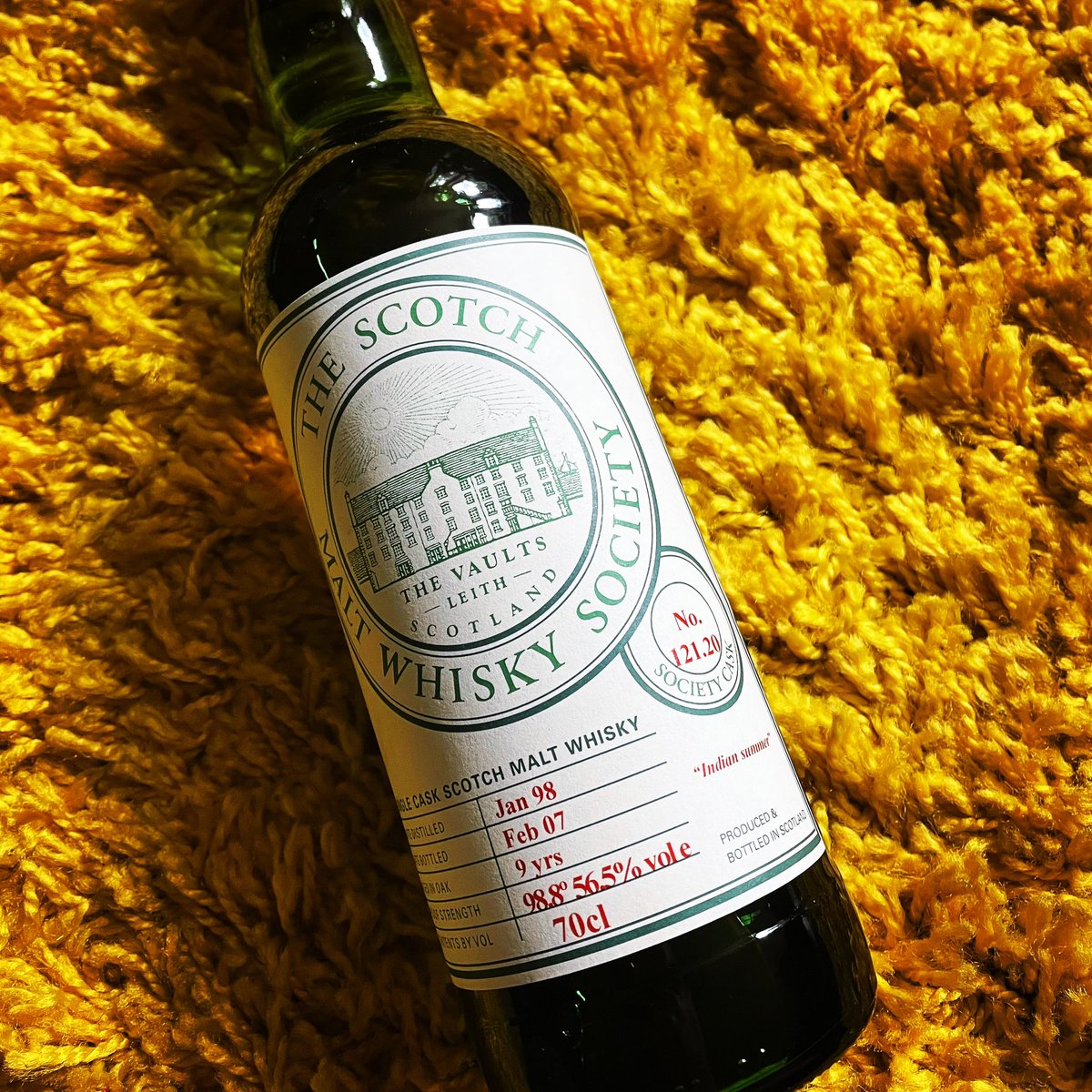 TwoWhiskyBros's tweet photo. Anyone got any cask details on this one.. looks like sherry, but we can’t find info anywhere..

#smwswhisky #smws #arrandistillery #arranwhisky #whiskypic #whiskyphoto #twowhiskybros #maltwhisky #scotch #whiskyphotography https://t.co/jhrPsKlXFL