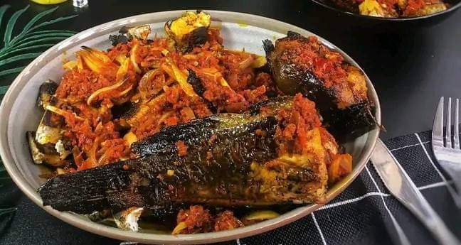 CapitaltvN's tweet photo. Picture 1: Lagos Bole

Picture 2: Port Harcourt Bole. 

The choice is yours
#portharcourt
#bole 
#Lagos https://t.co/2JnvONBdza