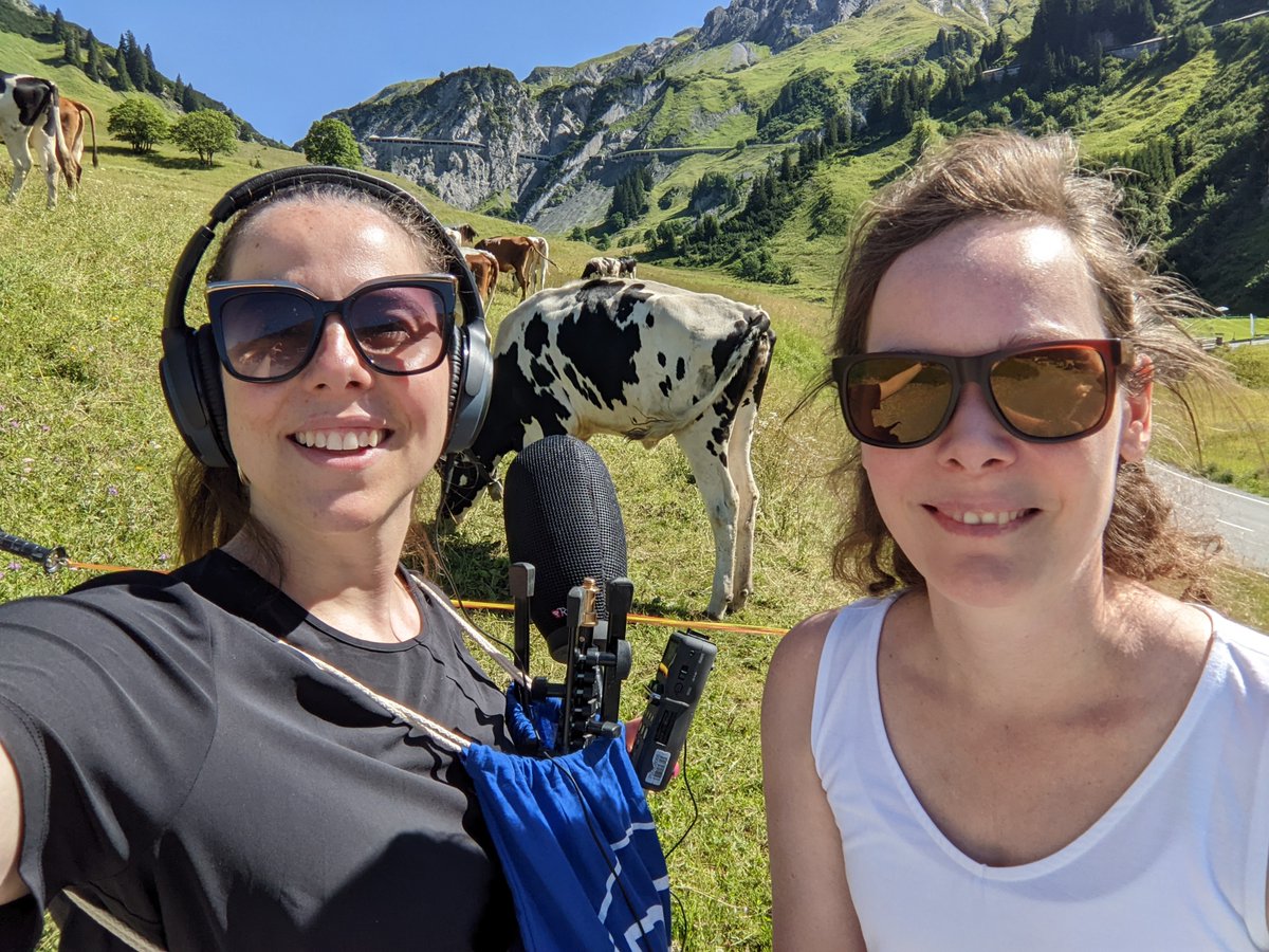 AvHStiftung's tweet image. Live from Stüben: Australian journalist @AmieLiebowitz based in London and #Humboldtian Elisabeth Gruber from Austria on a field trip for their #ResearchComLab project. Hard at work and connecting with the locals 🐄😊.