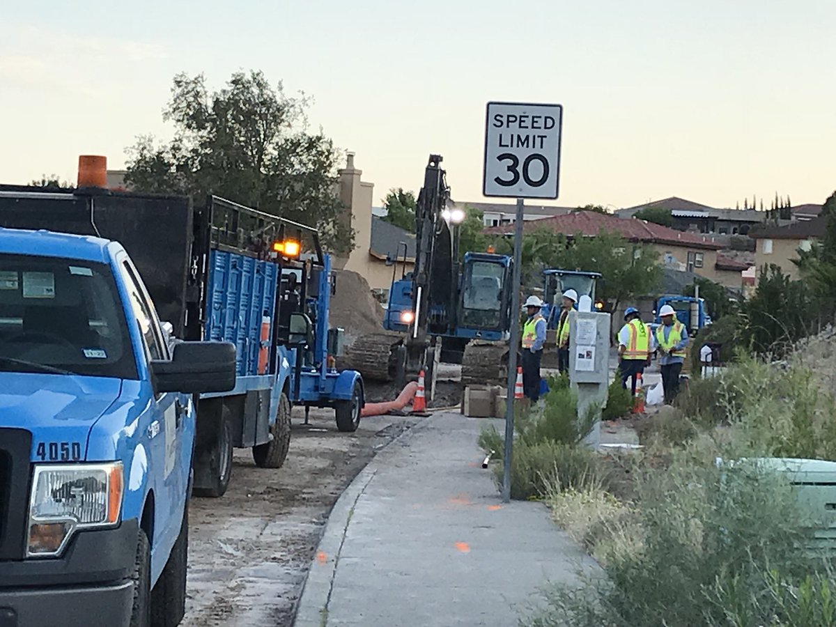 KFOX14Photogs's tweet photo. Crews are still working to restore water to the Ojo De Agua area on the west side. They say they will be working throughout the morning. https://t.co/3jGfsNjmOs