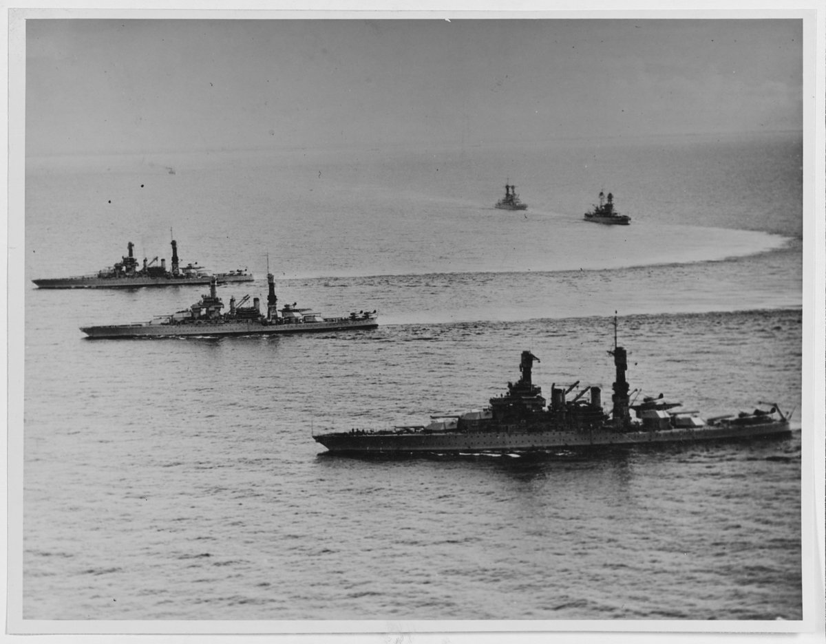 Rich_Ships's tweet photo. 🇺🇸USS West Virginia (BB-46), 🇺🇸USS Maryland (BB-46) and 🇺🇸USS Colorado (BB-45) lead the US Pacific Battle Fleet from Los Angles Harbor enroute to maneuvers off Hawaii

NH 109399

#BB45 #BB46 #BB48 #NavalHistory https://t.co/LljYQ9y8in